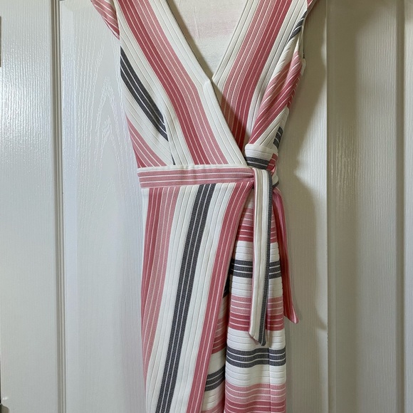 Hutch xs wrap dress - Picture 2 of 3
